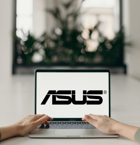 Asus Laptop Ekran Değişimi